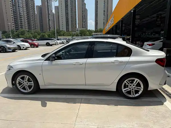 BMW 1 Series 2021
