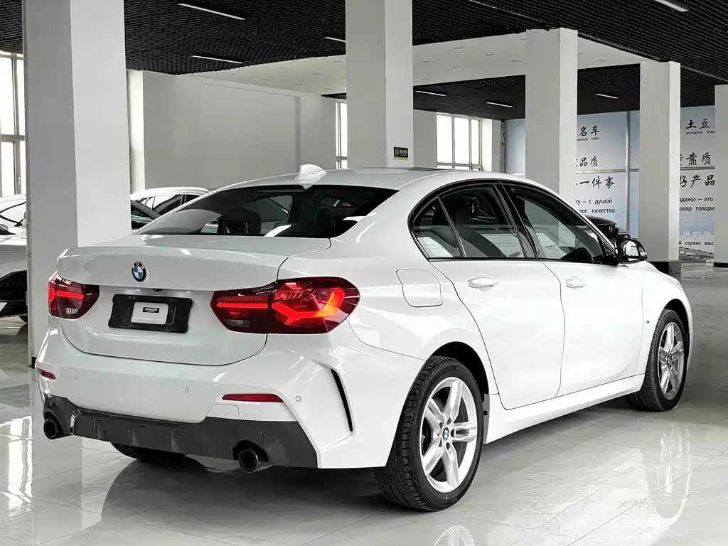 BMW 1 Series 2023 — фото 4