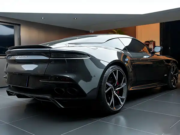 Aston Martin DBS 2019