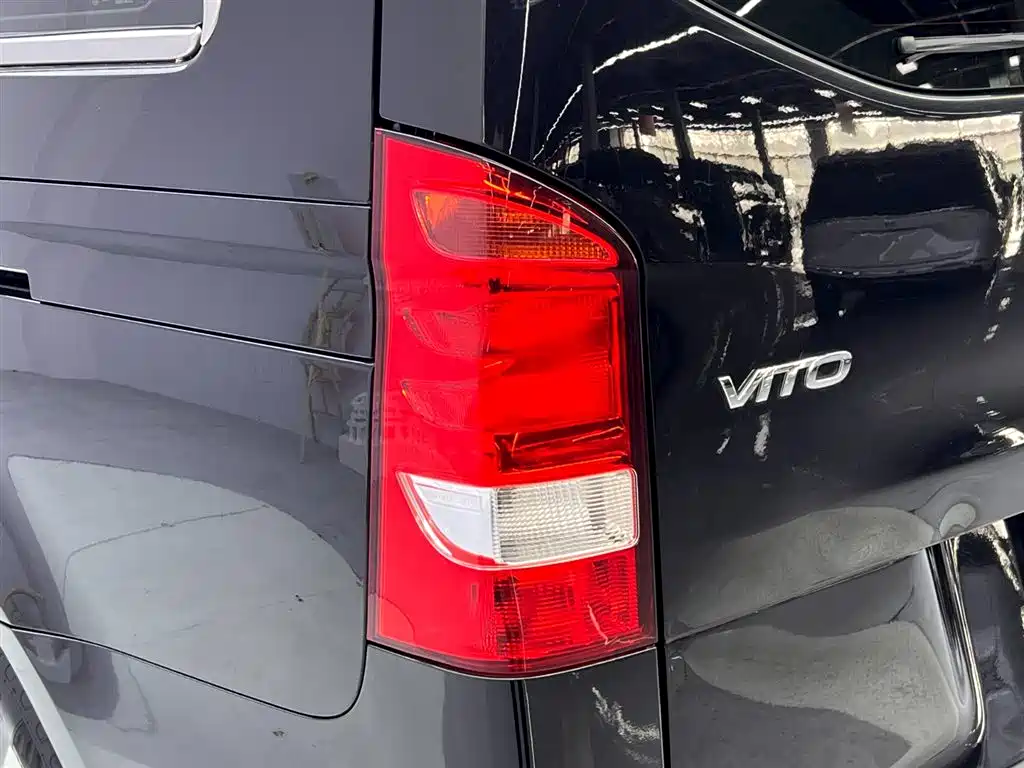 Mercedes-Benz Vito 2023 — фото 11