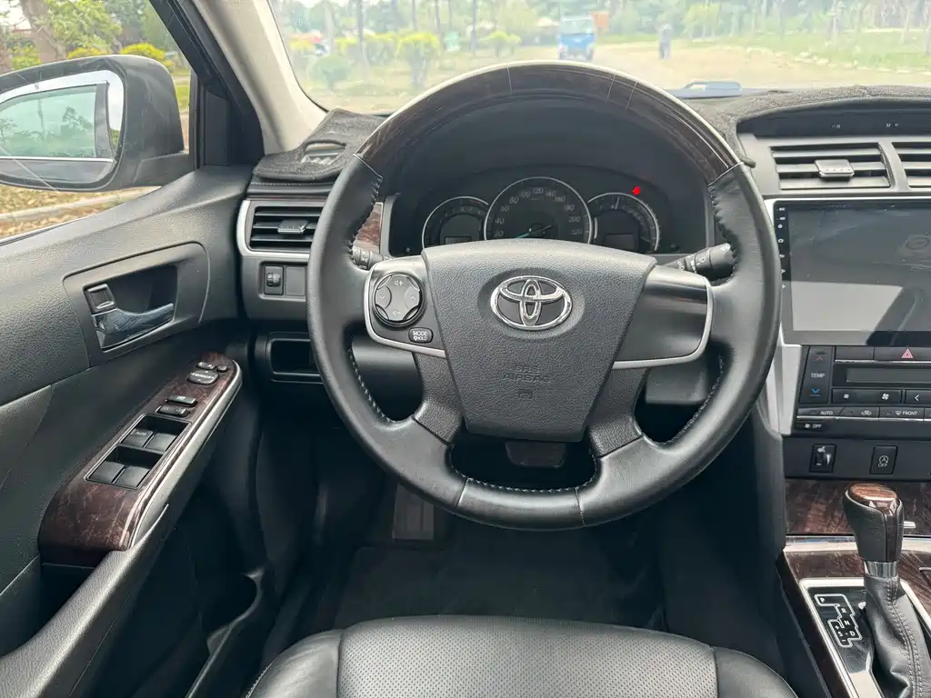 Toyota Camry 2017 — фото 11