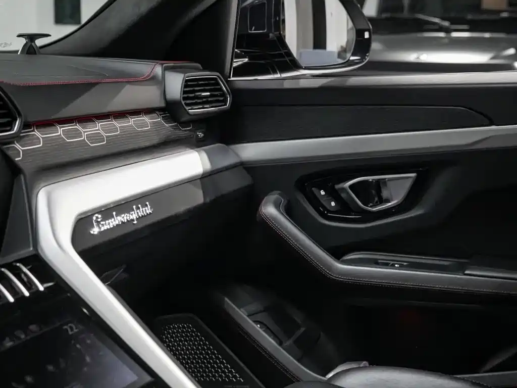 Lamborghini Urus 2019 — фото 10