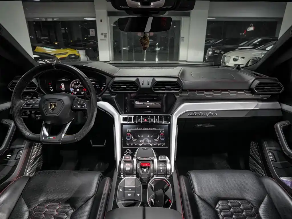 Lamborghini Urus 2019 — фото 9