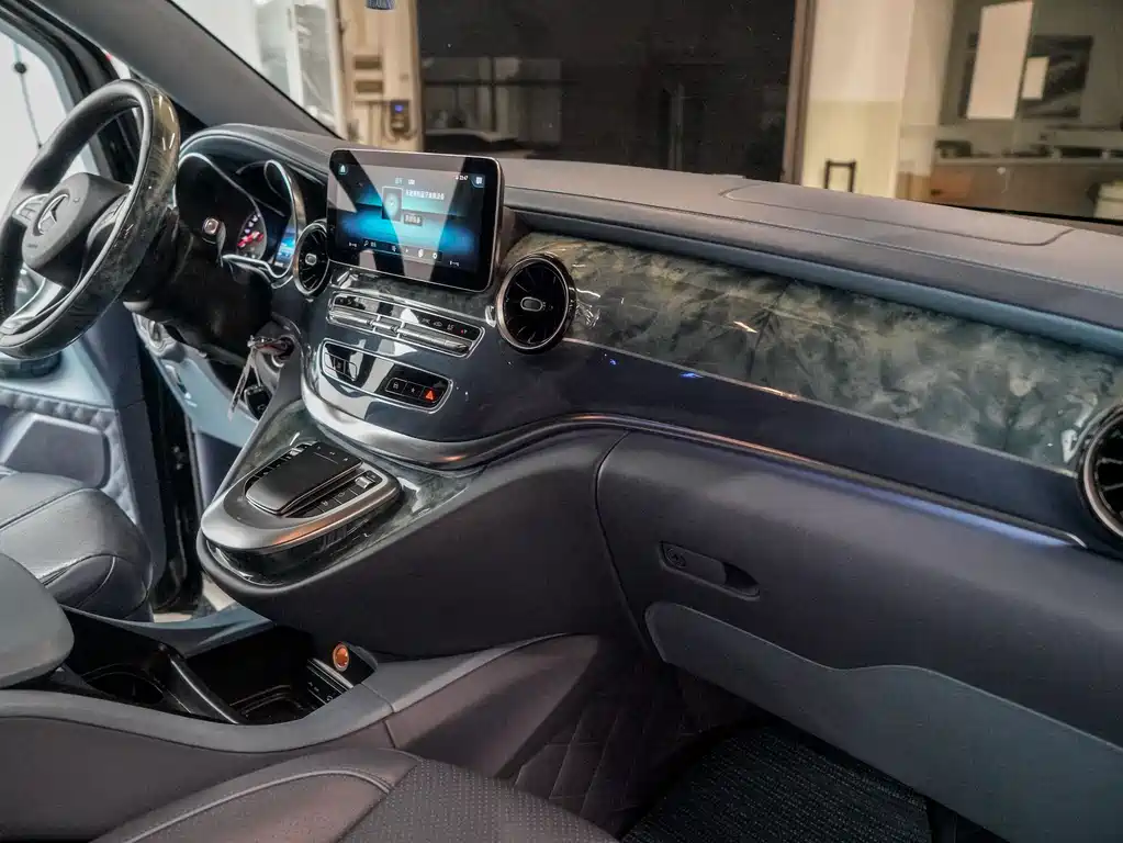 Mercedes-Benz V-Class 2022 — фото 11