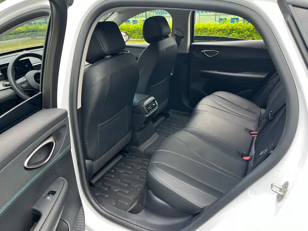 BYD Seal 05 DM-i 2025 — фото 9