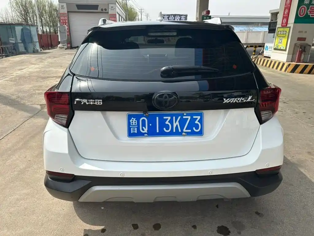 Toyota Yaris L 2022 — фото 8