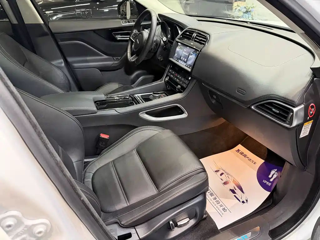 Jaguar F-PACE 2019 — фото 16