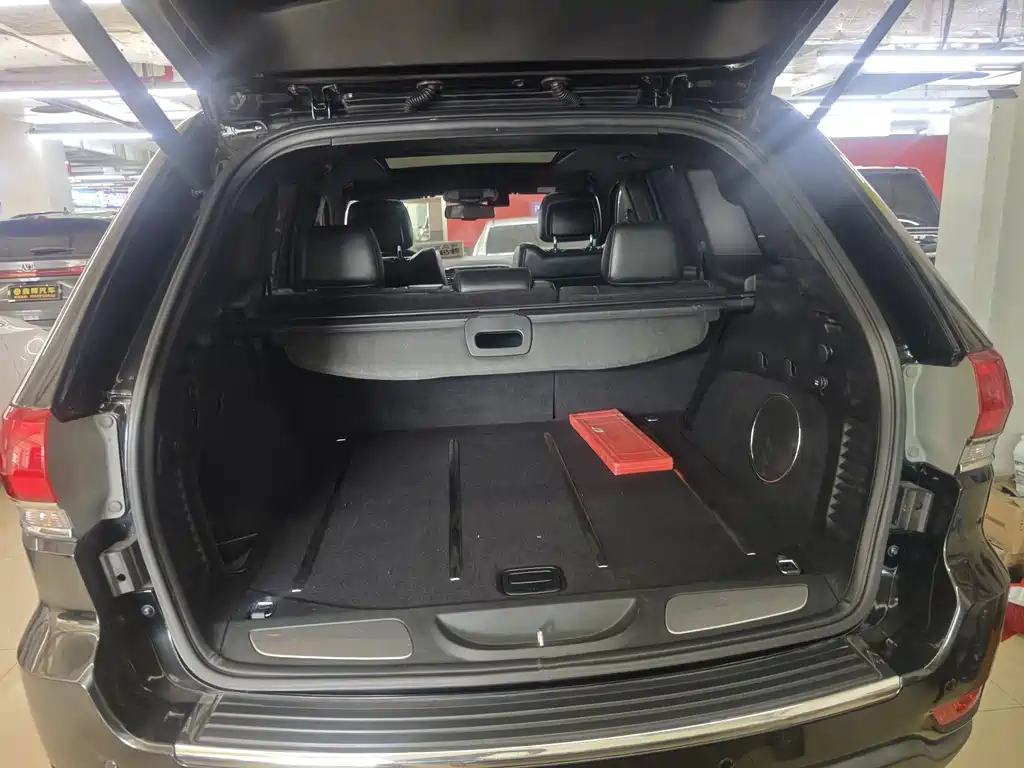Jeep Grand Cherokee 2015 — фото 15
