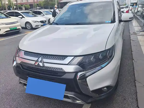 Mitsubishi Outlander 2021