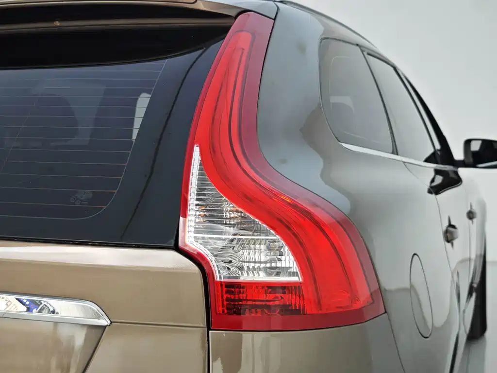 Volvo XC60 2017 — фото 18