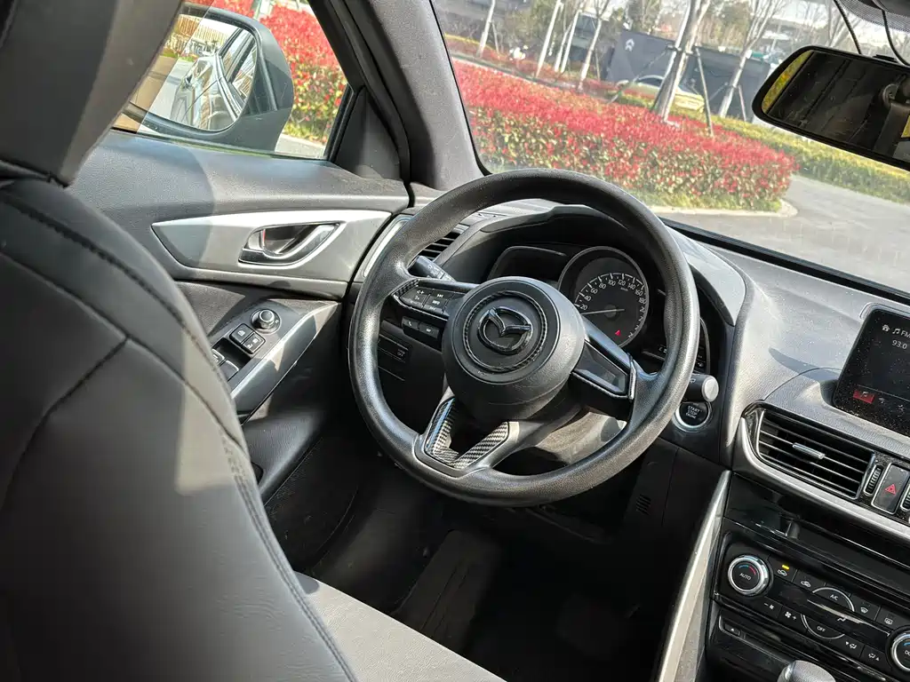 Mazda CX-4 2018 — фото 13