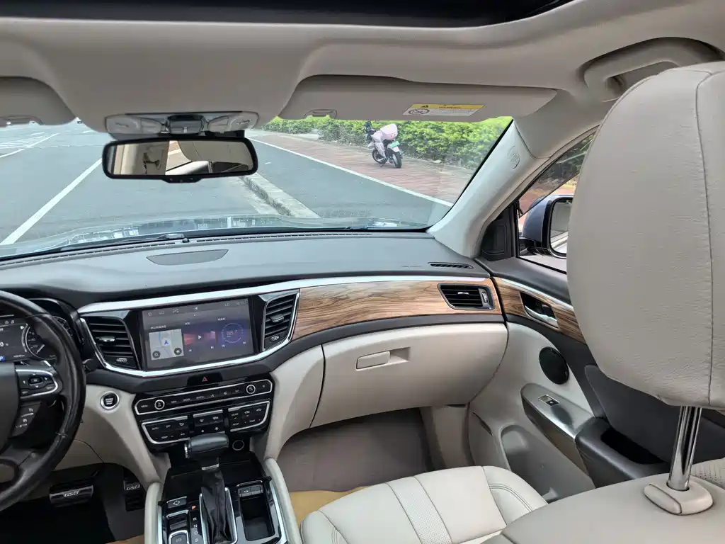 GAC Motor Trumpchi GS8 2016 — фото 27