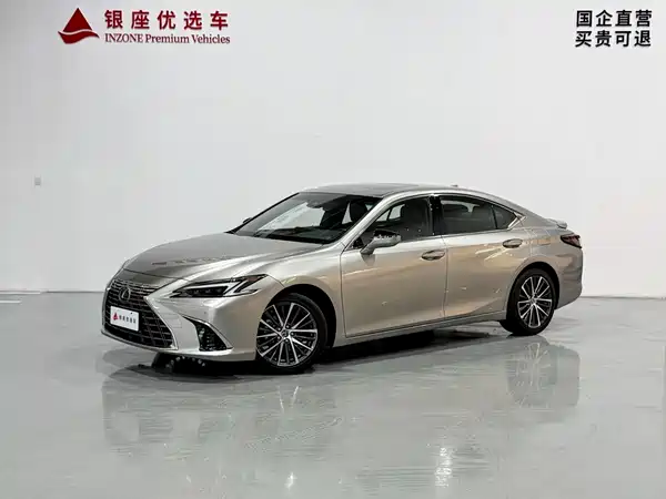 Lexus ES 2025
