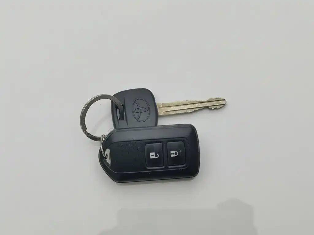 Toyota Yaris L 2020 — фото 19