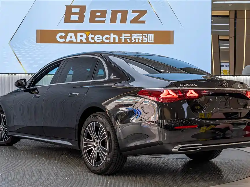 Mercedes-Benz E-Class 2025 — фото 4