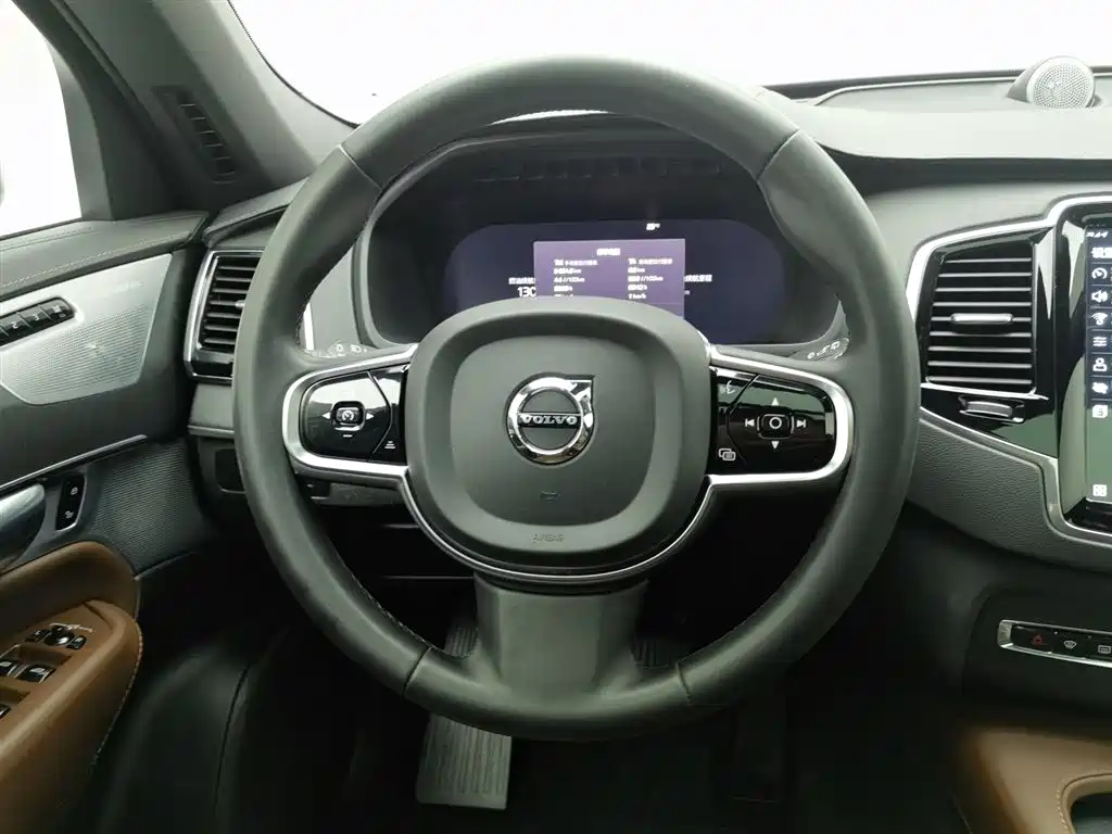 Volvo XC90 PHEV 2023 — фото 11