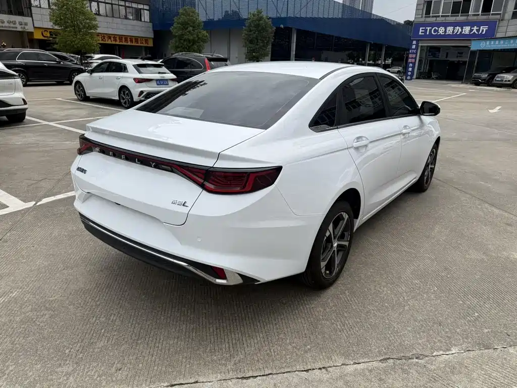 Geely Emgrand L 2023 — фото 12