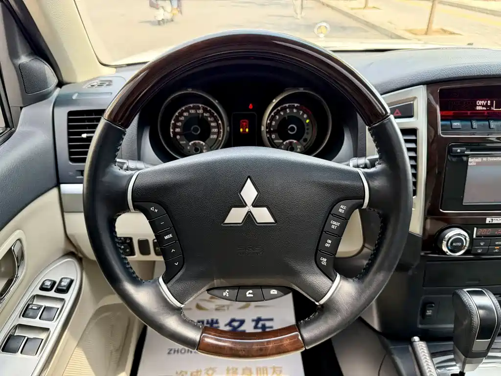 Mitsubishi Pajero 2019 — фото 13