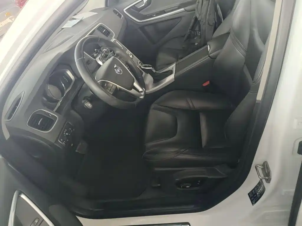 Volvo S60 2017 — фото 15