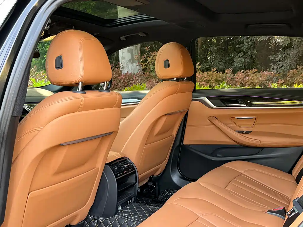 BMW 5 Series 2020 — фото 10
