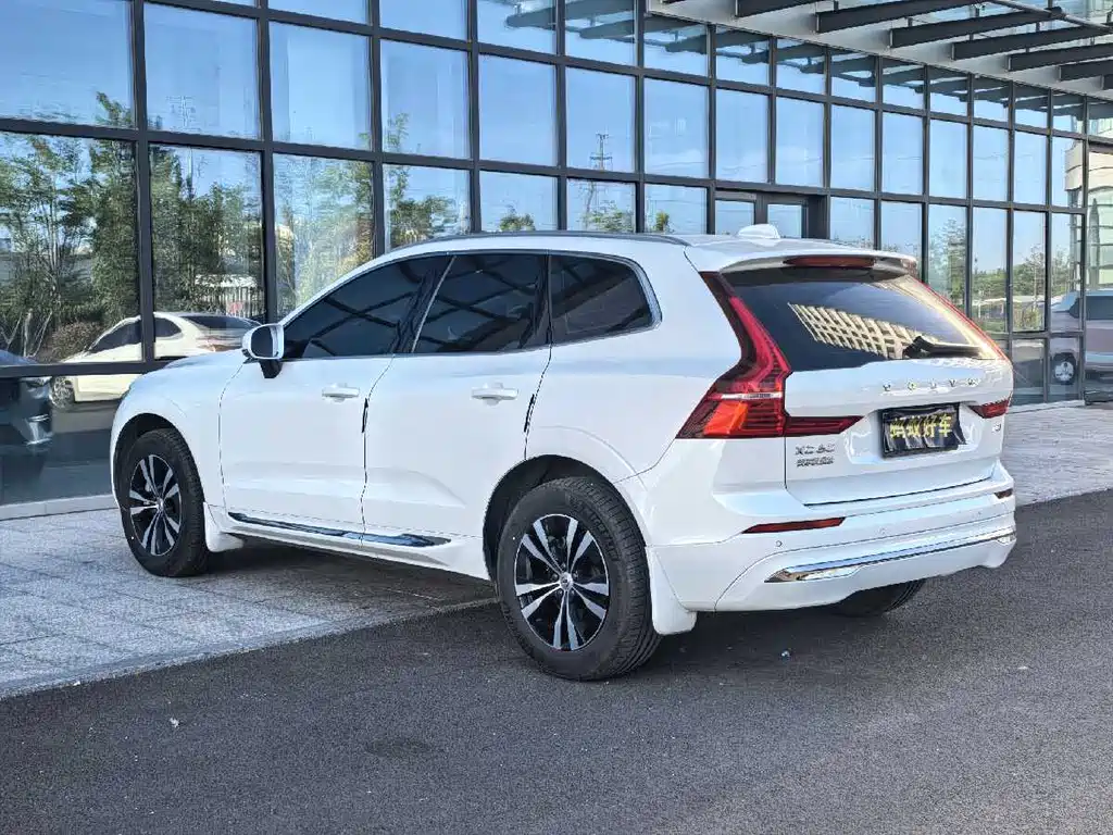 Volvo XC60 2023 — фото 4