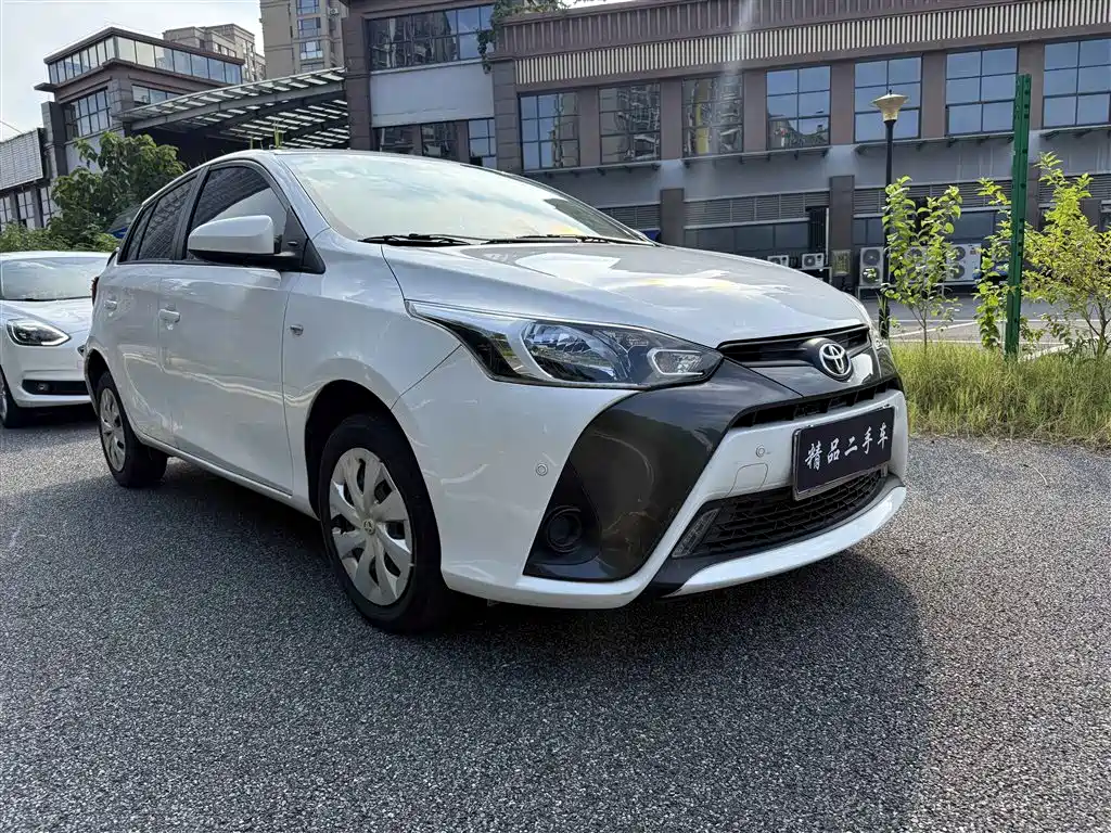 Toyota Yaris L 2021