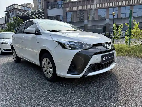 Toyota Yaris L 2021
