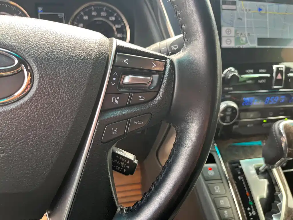 Toyota Vellfire 2021 — фото 15