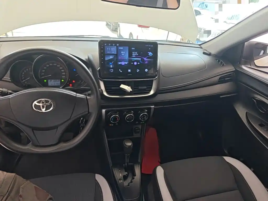 Toyota Yaris L 2021 — фото 10