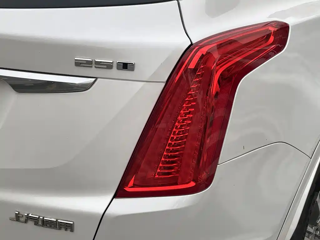 Cadillac XT5 2019 — фото 17