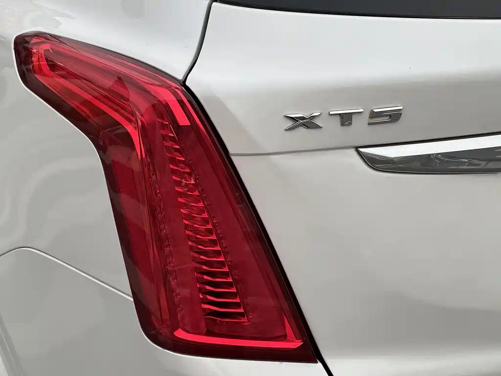 Cadillac XT5 2019 — фото 16