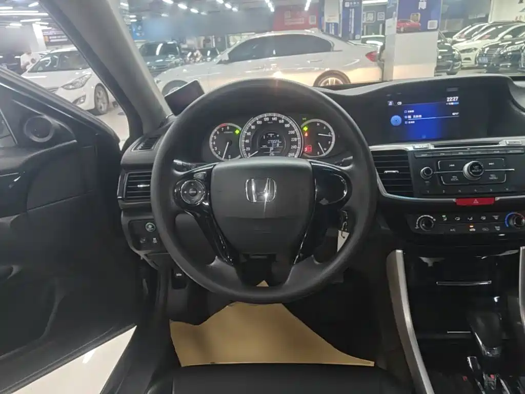 Honda Accord 2018 — фото 7