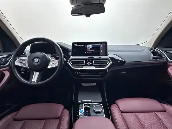 BMW iX3 2025