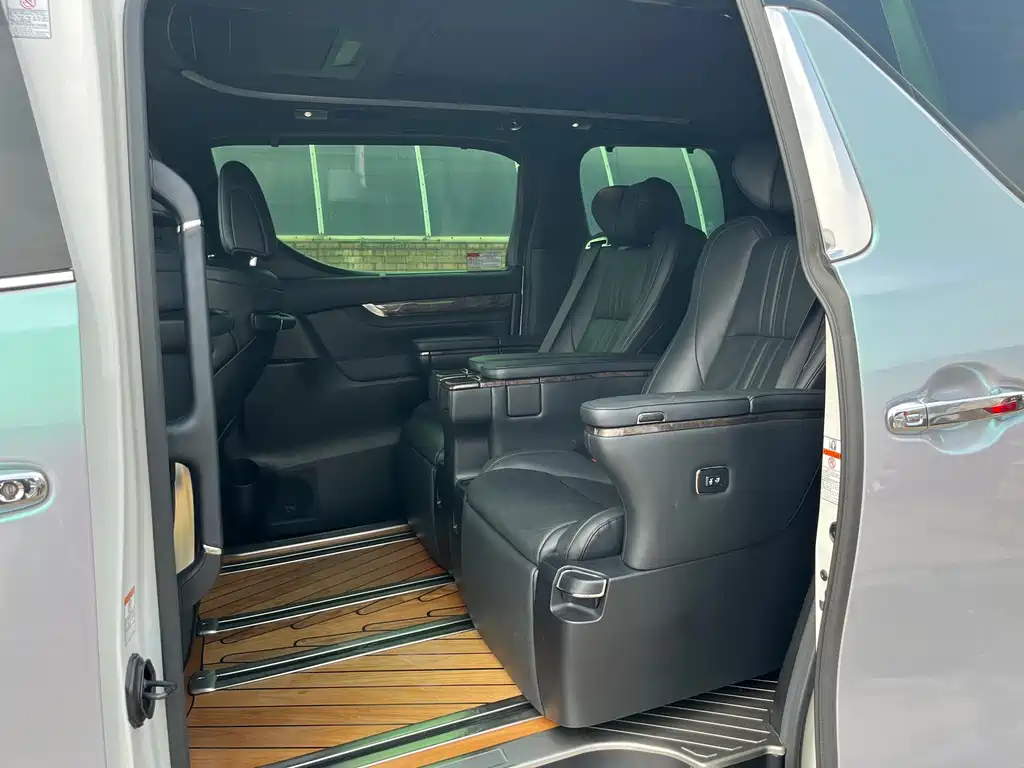Toyota Vellfire 2021 — фото 18