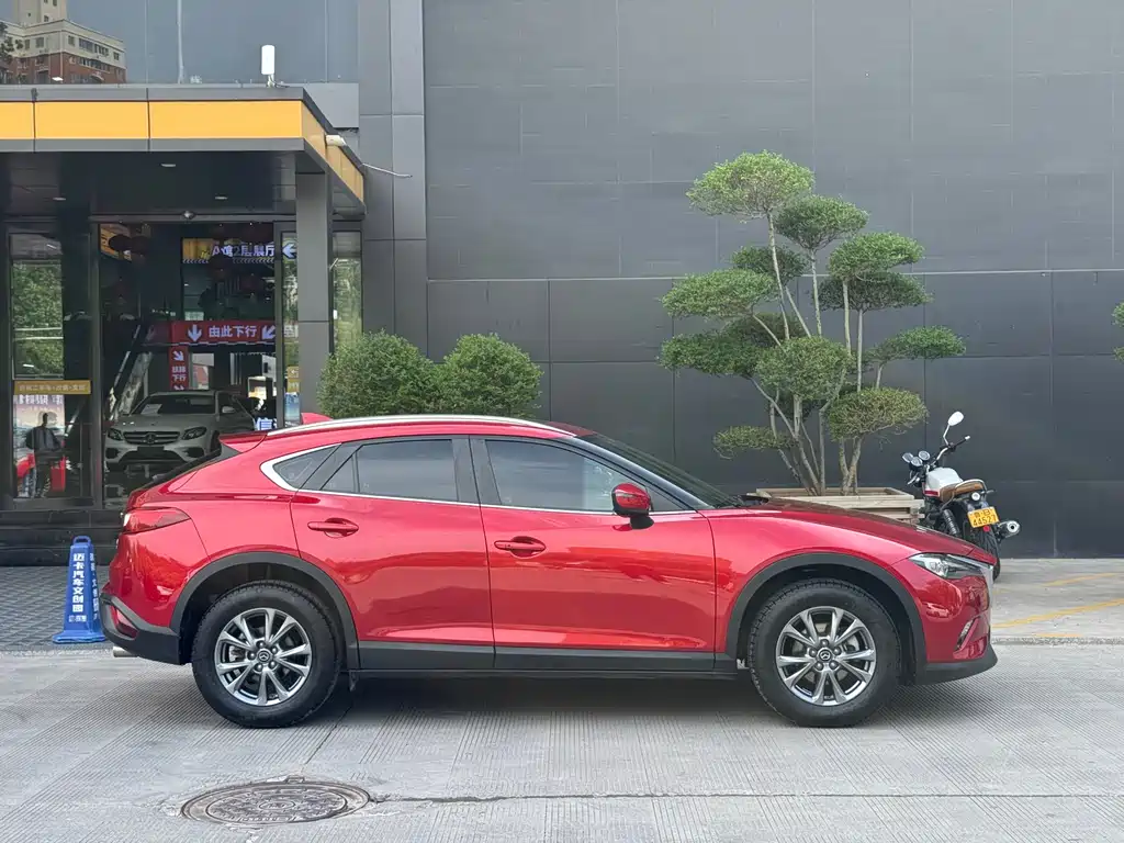Mazda CX-4 2018 — фото 9