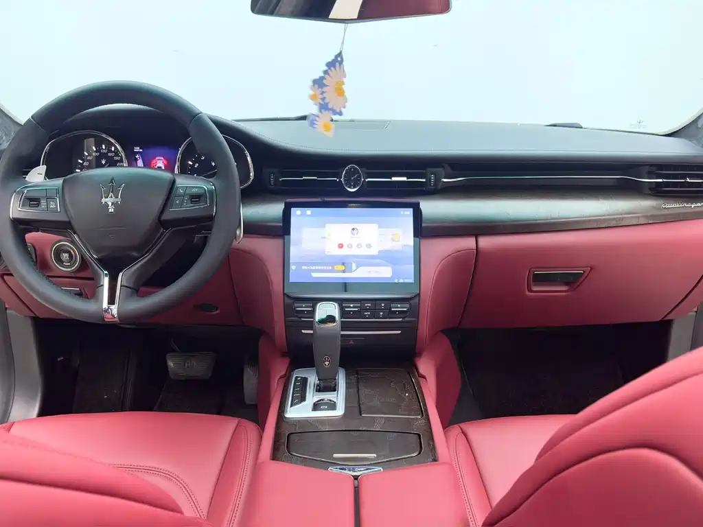 Maserati Quattroporte 2016 — фото 15