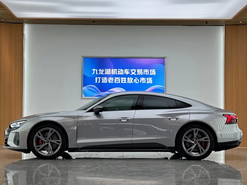 Audi e-tron GT 2024 — фото 3