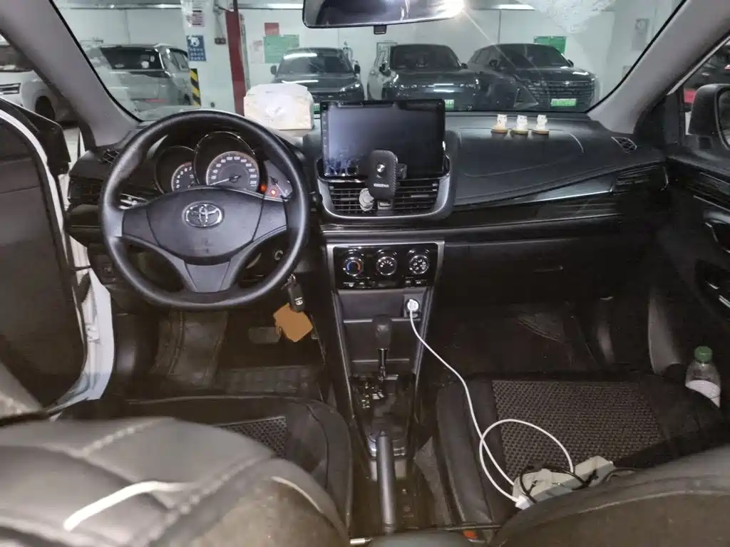 Toyota Yaris L 2020 — фото 13