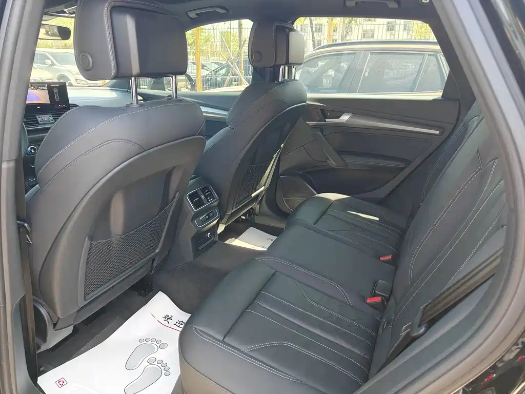 Audi Q5L 2023 — фото 20