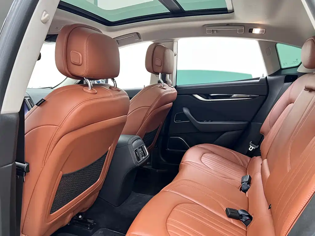 Maserati Levante 2019 — фото 20