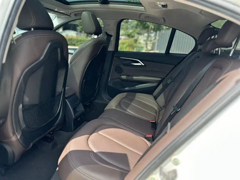 BMW 1 Series 2019 — фото 14