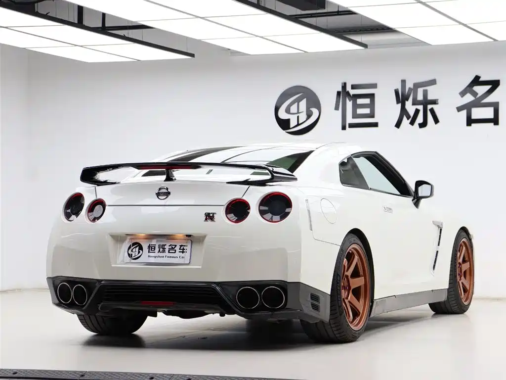 Nissan GT-R 2017 — фото 27