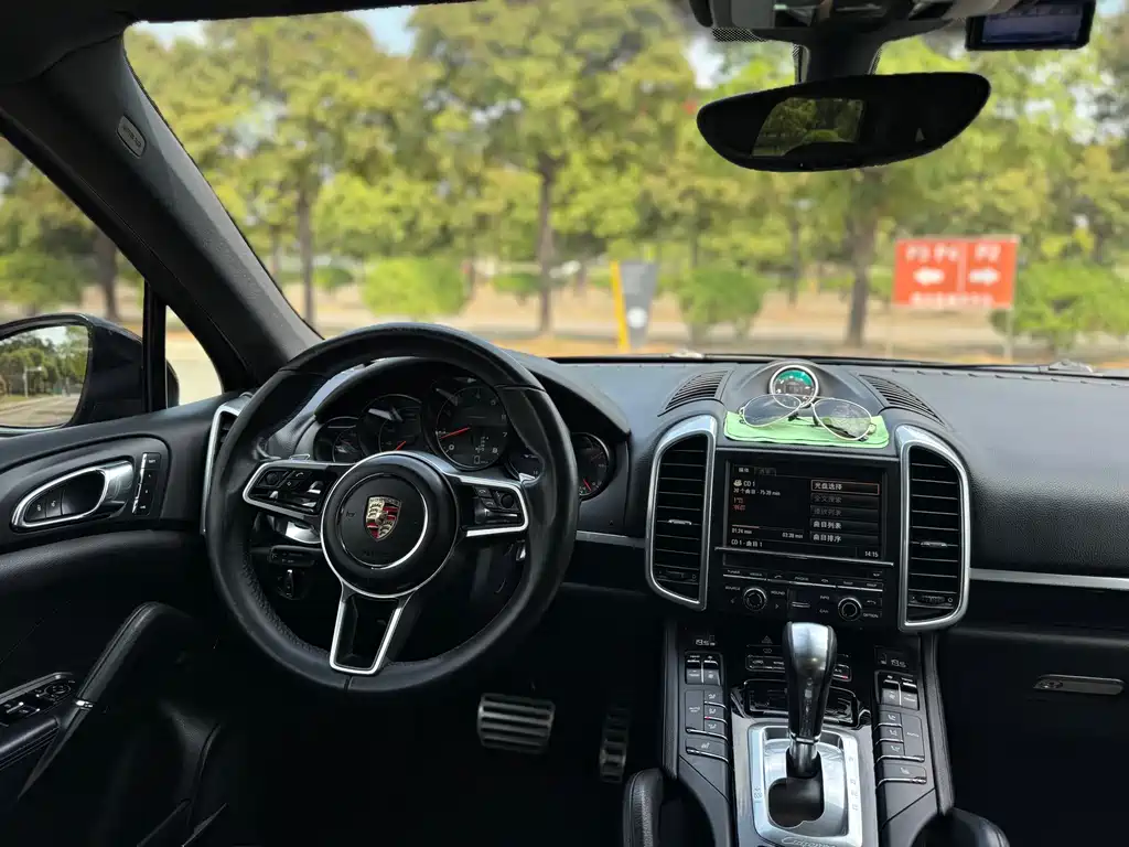 Porsche Cayenne 2015 — фото 11