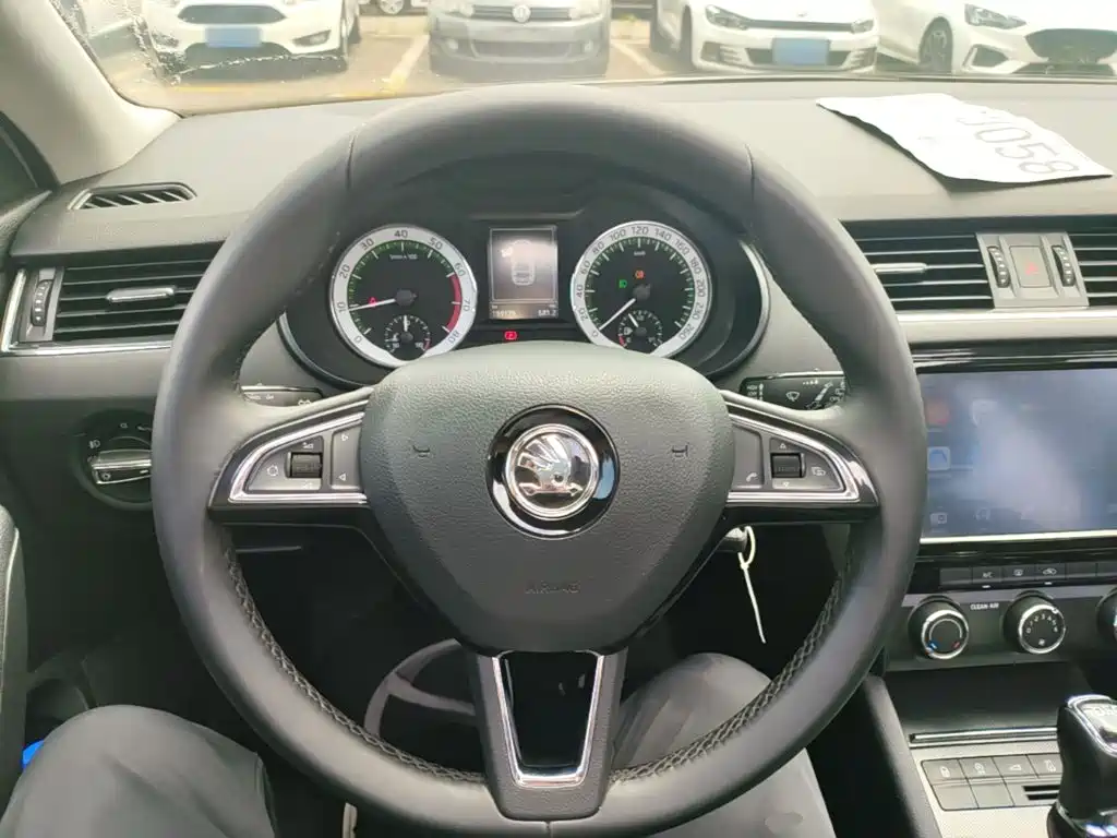 Skoda Octavia 2018 — фото 11