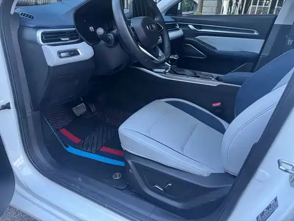 Geely Emgrand 2022