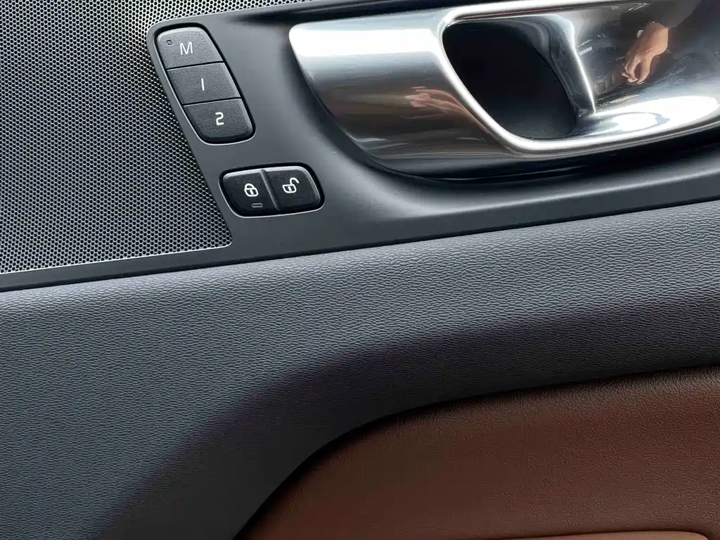 Volvo XC60 PHEV 2022 — фото 24