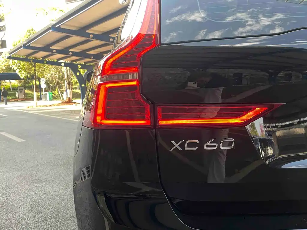 Volvo XC60 PHEV 2022 — фото 13