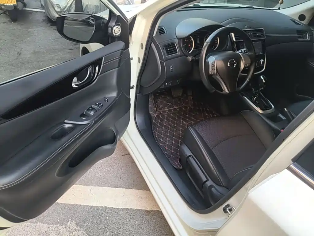 Nissan Tiida 2018 — фото 16