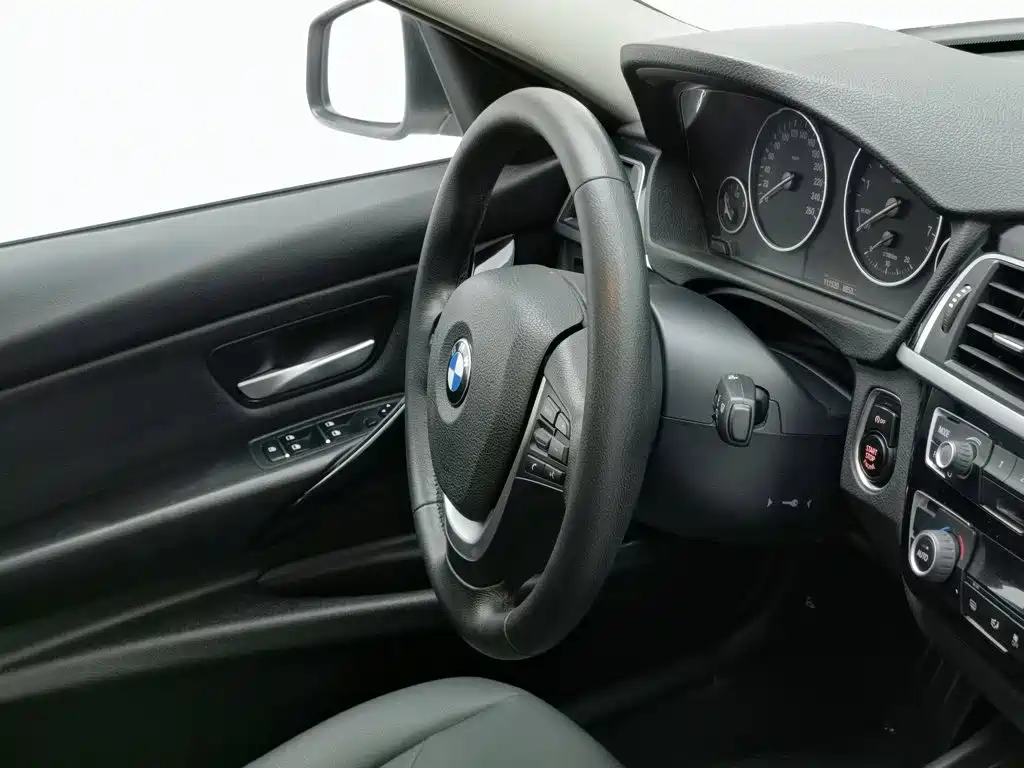 BMW 3 Series 2016 — фото 22