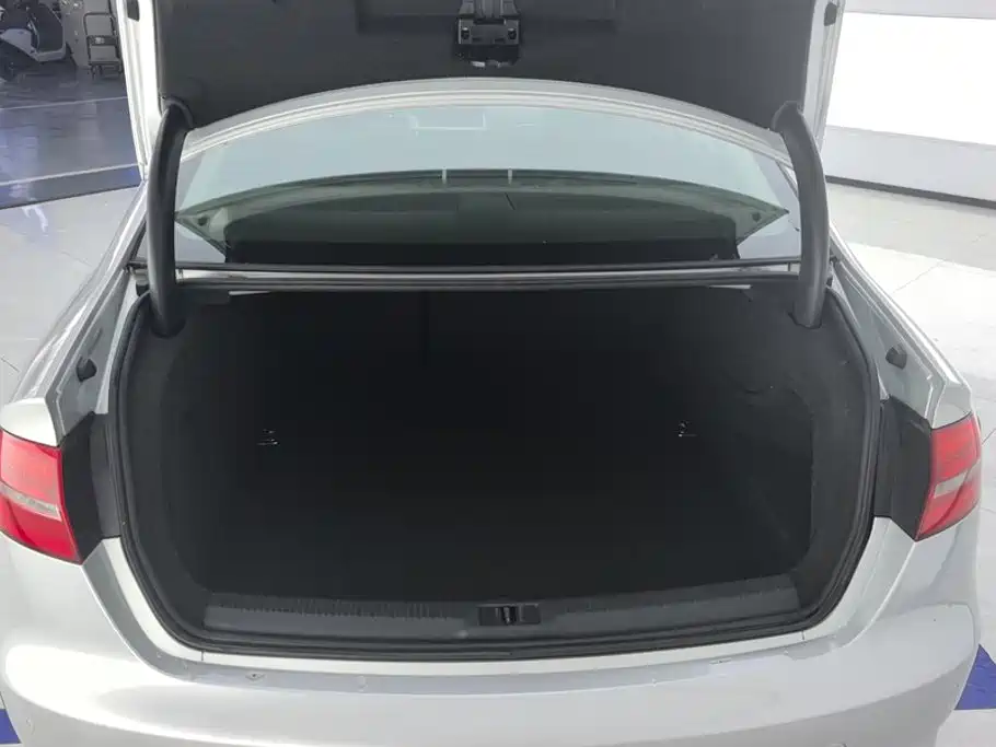 Audi A4L 2016